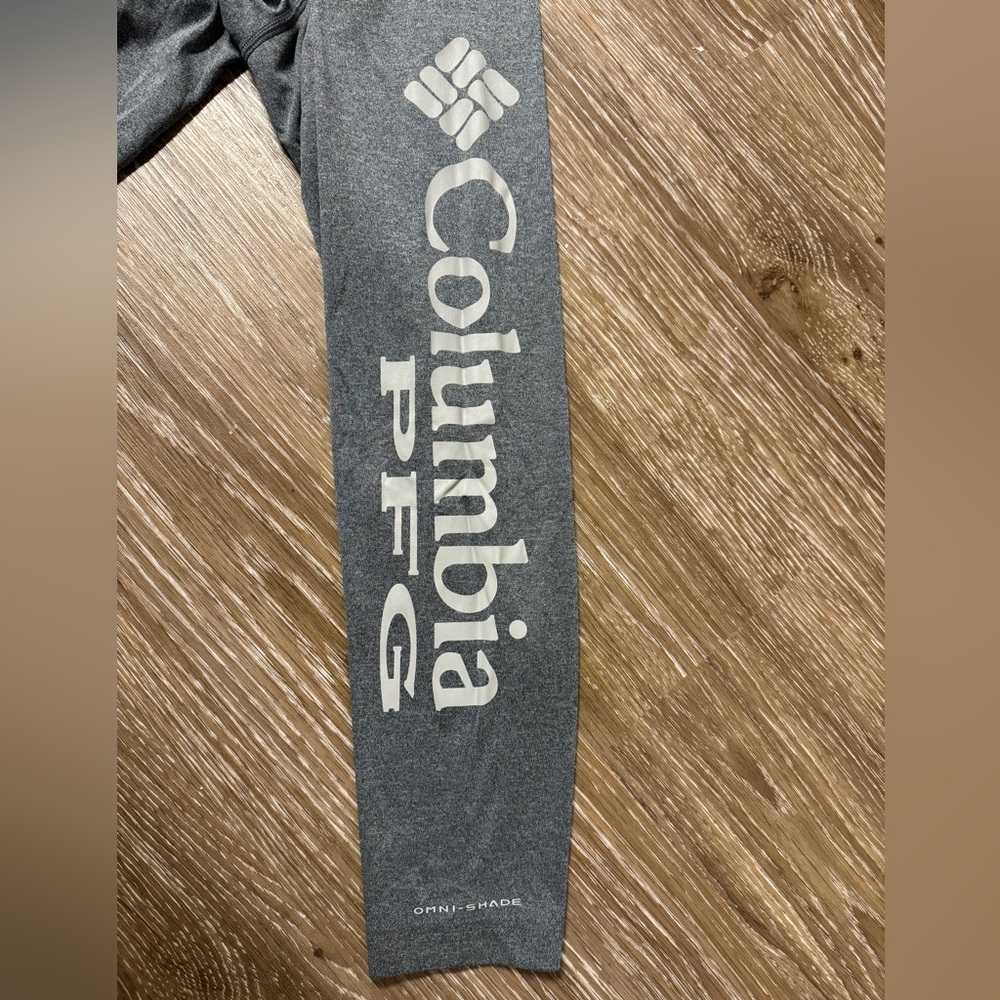 Gray Columbia Performance Fishing Gear Long Sleeve Men's Size‎ M Logo on Arm EUC - Picture 5 of 10